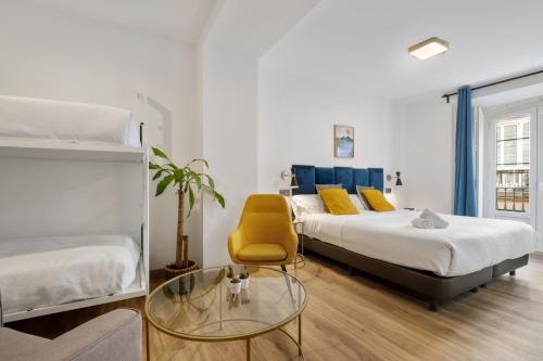Posteľ alebo postele v izbe v ubytovaní Malaga City Suites