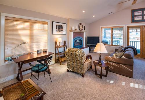 Riley`s Mountain View – Photos 3
