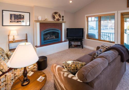 Riley`s Mountain View – Photos 5