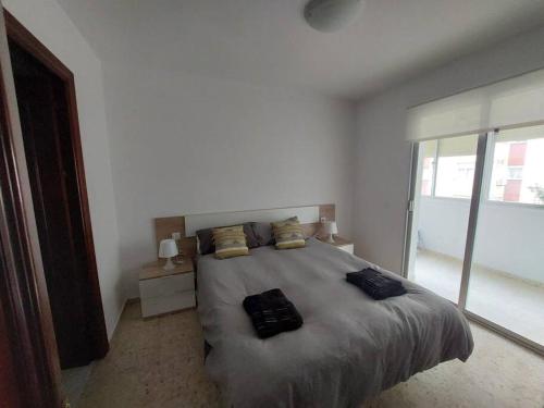 Posteľ alebo postele v izbe v ubytovaní Amplio apartamento junto a la Playa Victoria