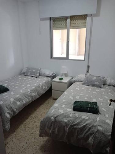 Amplio apartamento junto a la Playa Victoria