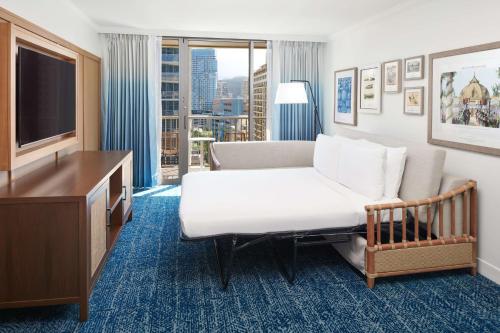 OUTRIGGER Reef Waikiki Beach Resortにあるテレビまたはエンターテインメントセンター