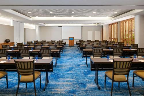 OUTRIGGER Reef Waikiki Beach Resortにあるビジネスエリアまたは会議室