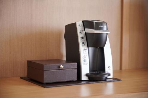 OUTRIGGER Reef Waikiki Beach Resortにあるコーヒーまたはお茶