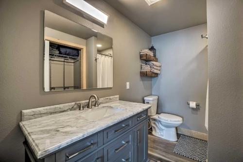 Bilik mandi di Spacious Saratoga Condo with Mountain Views!