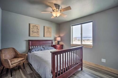 Katil atau katil-katil dalam bilik di Spacious Saratoga Condo with Mountain Views!