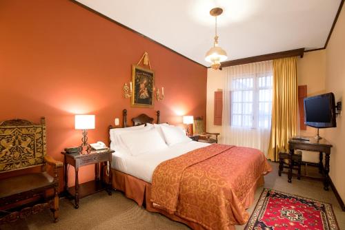 Postel nebo postele na pokoji v ubytování Hotel Dann Monasterio