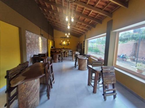 a restaurant with tables and chairs in a room at Como en Casa Torotoro in Torotoro