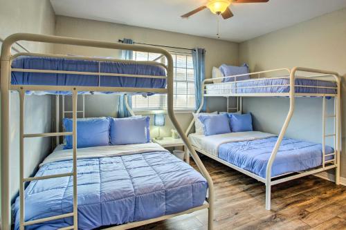 2 Etagenbetten in einem Zimmer mit blauen Betten in der Unterkunft The Village Home with Pool, 12 Mi to OKC! in The Village