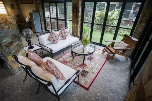 Posezení v ubytování Tagaytay Foothills Cherimoya Farm Staycation