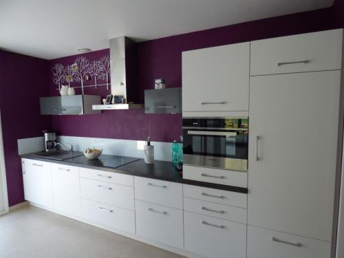 Photo de la galerie de l'établissement Maison de plain-pied à 300m de la plage, jardin clos et confort moderne, calme assuré - FR-1-361-149, à Jullouville