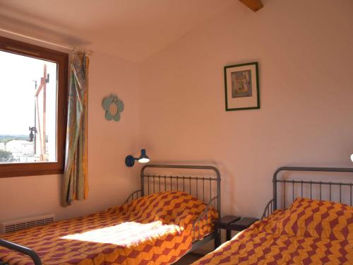 Posteľ alebo postele v izbe v ubytovaní Maison 3 pièces, piscine, parking, 6 pers - Gruissan - FR-1-229-833