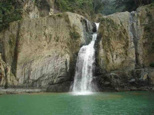 a waterfall in the middle of a body of water at Primavera en Jarabacoa-contacto con la naturaleza in Jarabacoa