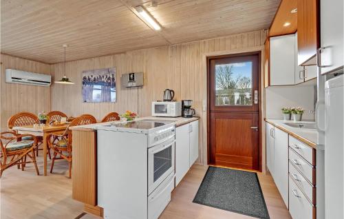 Η κουζίνα ή μικρή κουζίνα στο Nice Home In Hadsund With Kitchen