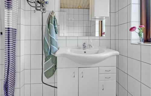Koupelna v ubytování Nice Home In Hadsund With Kitchen