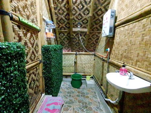Koupelna v ubytování Ciwidey Jungle Villa