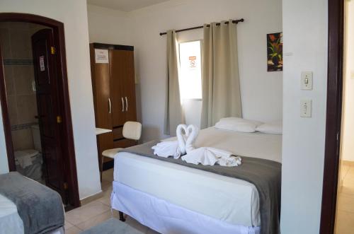 a hotel room with two beds with towels on the bed at Hotel Diamante Negro in Salvador