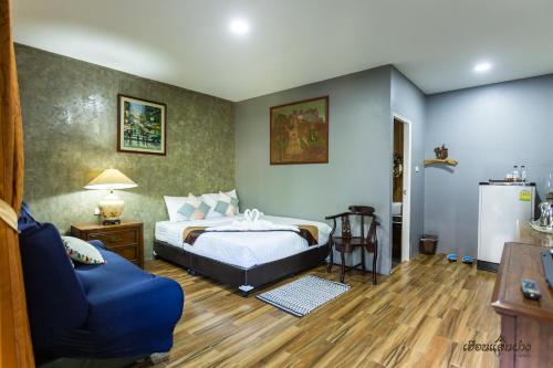 Postel nebo postele na pokoji v ubytování Huen San Fang hotel โรงแรมเฮือนแสนฝาง