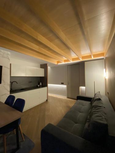 a living room with a couch and a table at Teleferic9 in Predeal