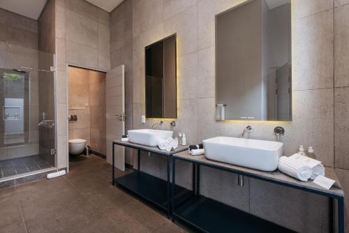 Ένα μπάνιο στο The Tree House Boutique Hotel by The Living Journey Collection