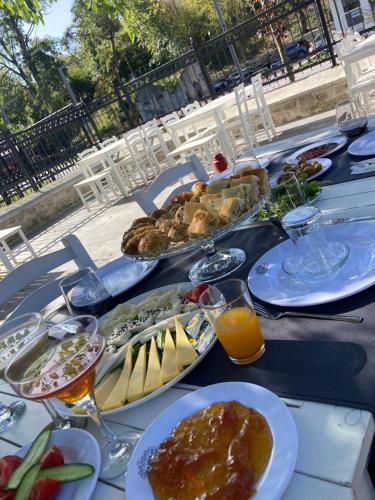 Makanan di atau berdekatan hotel