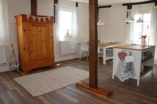 a living room with a table and a kitchen with a tableablish at Ferienwohnung - Zur alten Wirtsstube 