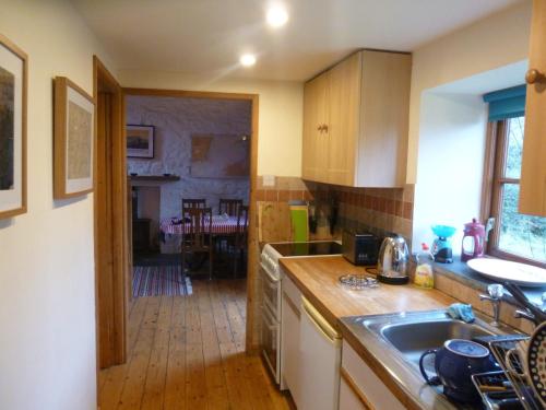 A kitchen or kitchenette at Long barn