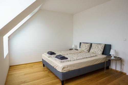 Una cama o camas en una habitación de Vienna City Apartments Belvedere