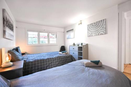 a bedroom with two beds and a dresser at Front House 3 bedroom flat nice street, walk to BART, shops in Berkeley