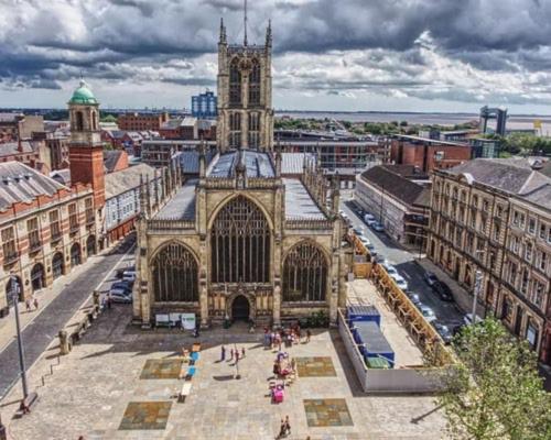 a view of a cathedral in a city at Cosy 3-bed house in Hull