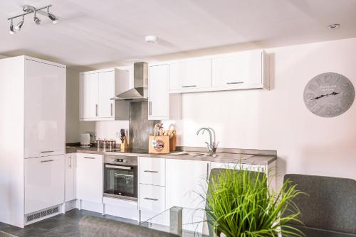 2 Bed Boutique Apartment with free parking