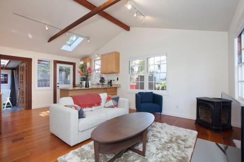 a living room with a white couch and a table at Berkeley Cottage, Comfy, Stylish Good Wi-Fi in Berkeley