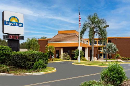 a view of a days inn with an american flag at Days Inn by Wyndham N Orlando/Casselberry in Orlando