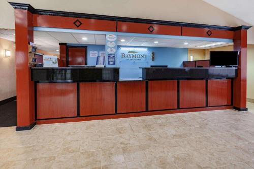 a large lobby with a cash counter in a hospital at Baymont by Wyndham Perrysburg-Toledo in Perrysburg