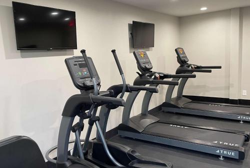 a gym with two tread machines and a flat screen tv at La Quinta Inn & Suites by Wyndham Indianapolis Downtown in Indianapolis