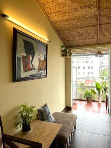 a living room with a couch and a table at Forelsket 2 in Da Lat