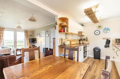 Dapur atau dapur kecil di Host & Stay - Wylaway