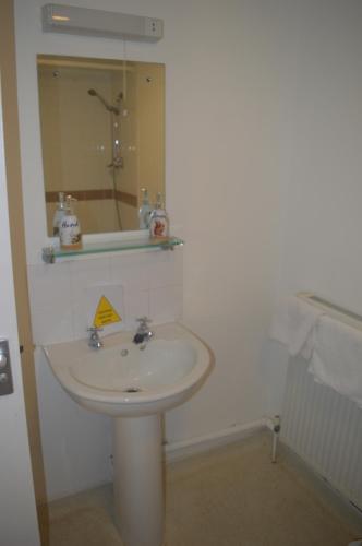 a bathroom with a sink and a mirror at The Queen Victoria in Snettisham