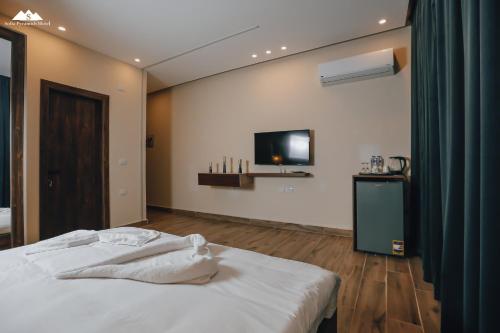 Ένα ή περισσότερα κρεβάτια σε δωμάτιο στο Sofia Pyramids Hotel