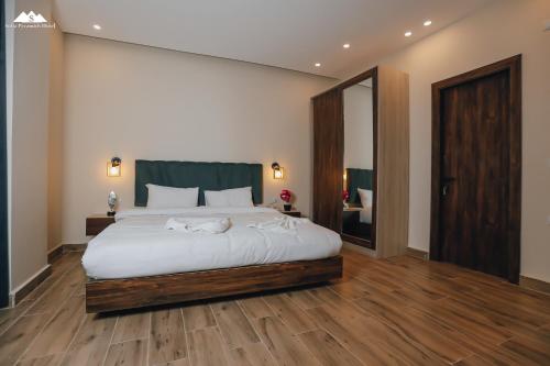 Ένα ή περισσότερα κρεβάτια σε δωμάτιο στο Sofia Pyramids Hotel