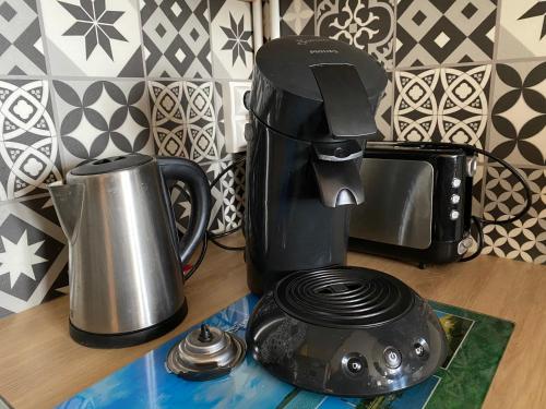 a coffee maker and a toaster on a counter at Les Marinas de Cassy in Lanton
