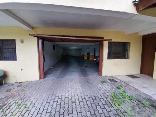 an empty hallway of a building with a garage at Condomínio Familiar - Aptos Novos e Completos in Nova Petrópolis