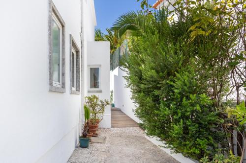 Family Villa in Lisbon ,Heated Pool ,Elevator,Parking,6 Bedrooms,Sleeps 14