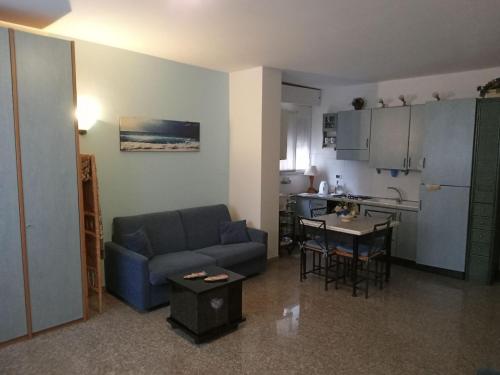 A kitchen or kitchenette at Piccola Bomboniera Sul Mare