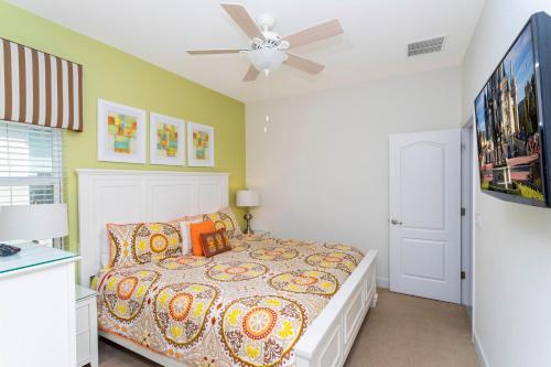 a bedroom with a bed and a ceiling fan at Gorgeous 4Bd Close to Disney w/ Pool @ 4072 Solterra Resort in Davenport