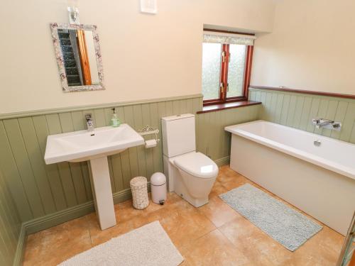 a bathroom with a sink and a tub and a toilet at Hadrian's View in Brampton