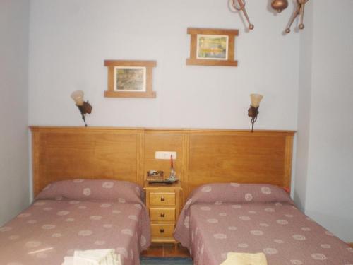Una cama o camas en una habitación de Alojamiento por Habitaciones
