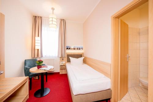Ένα ή περισσότερα κρεβάτια σε δωμάτιο στο Garni Eden Hotels