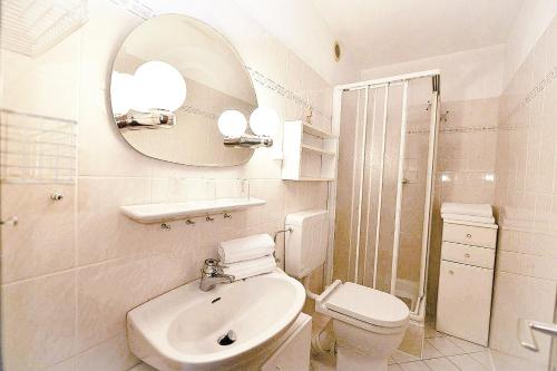 Bilik mandi di Strandhochhaus SHB1