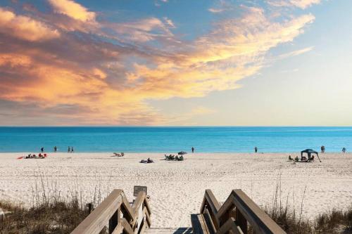 Emerald Shores: Steps from the Gulf, Navarre Beach